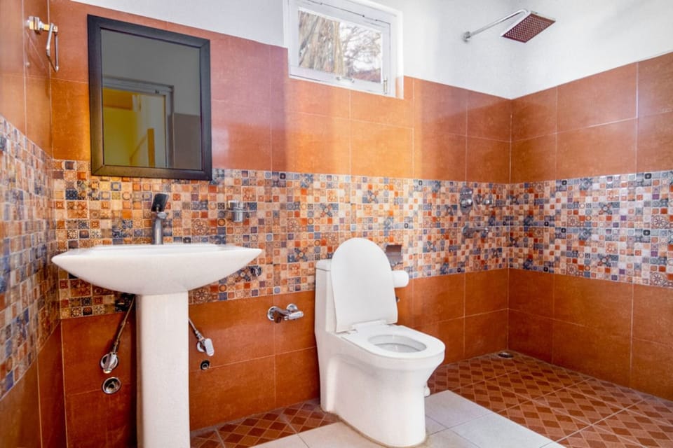 Deluxe Room | Bathroom | Soap, shampoo