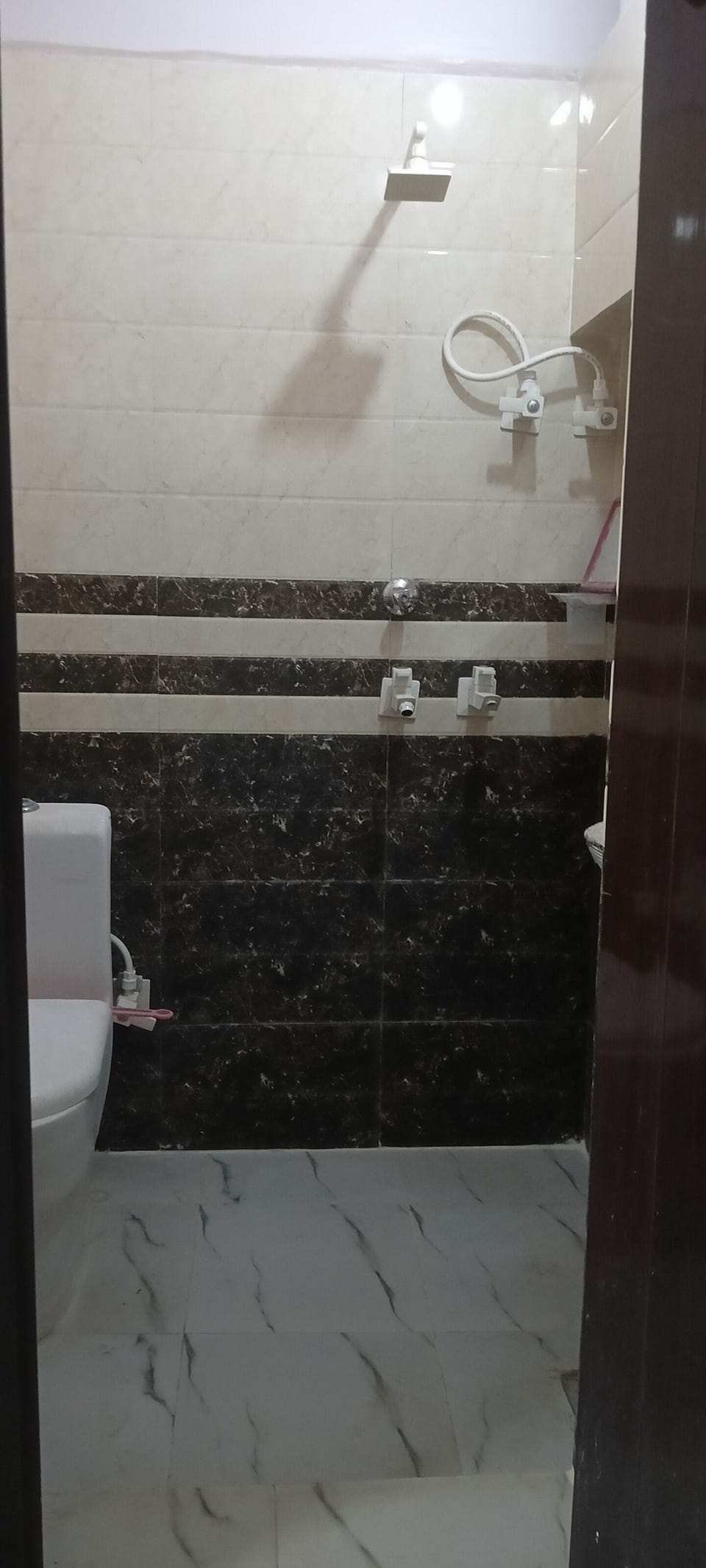 Basic Room | Bathroom | Shower, soap, shampoo
