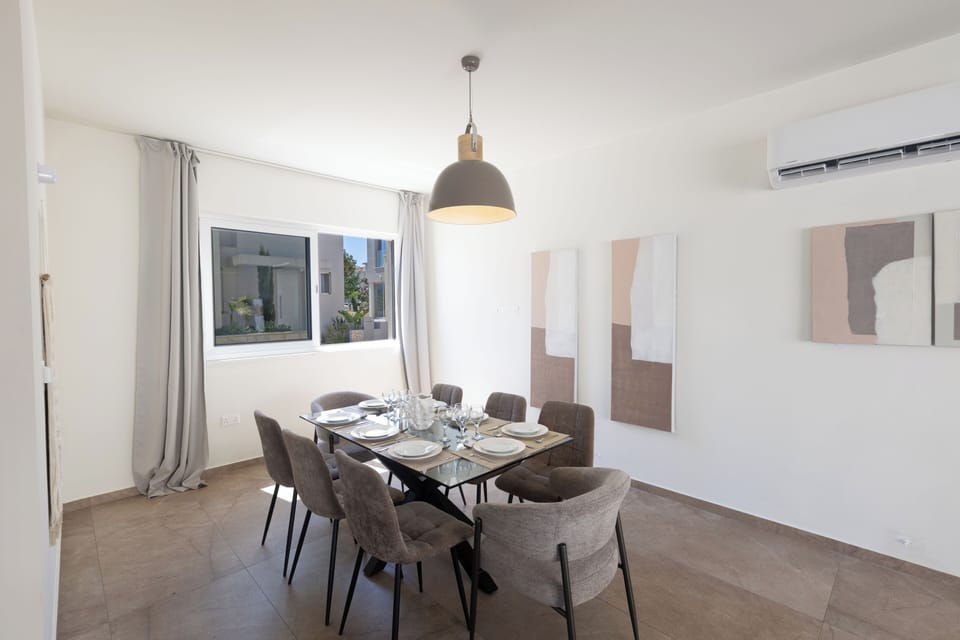 Villa, 4 Bedrooms, Private Pool, Garden View | Dining room