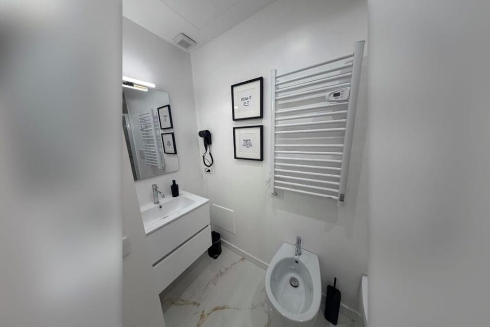 Comfort Room | Bathroom | Shower, hair dryer, towels, soap