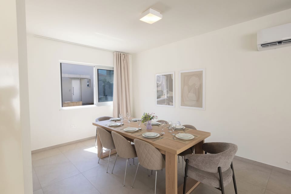 Villa, 4 Bedrooms, Private Pool, Garden View | Dining room