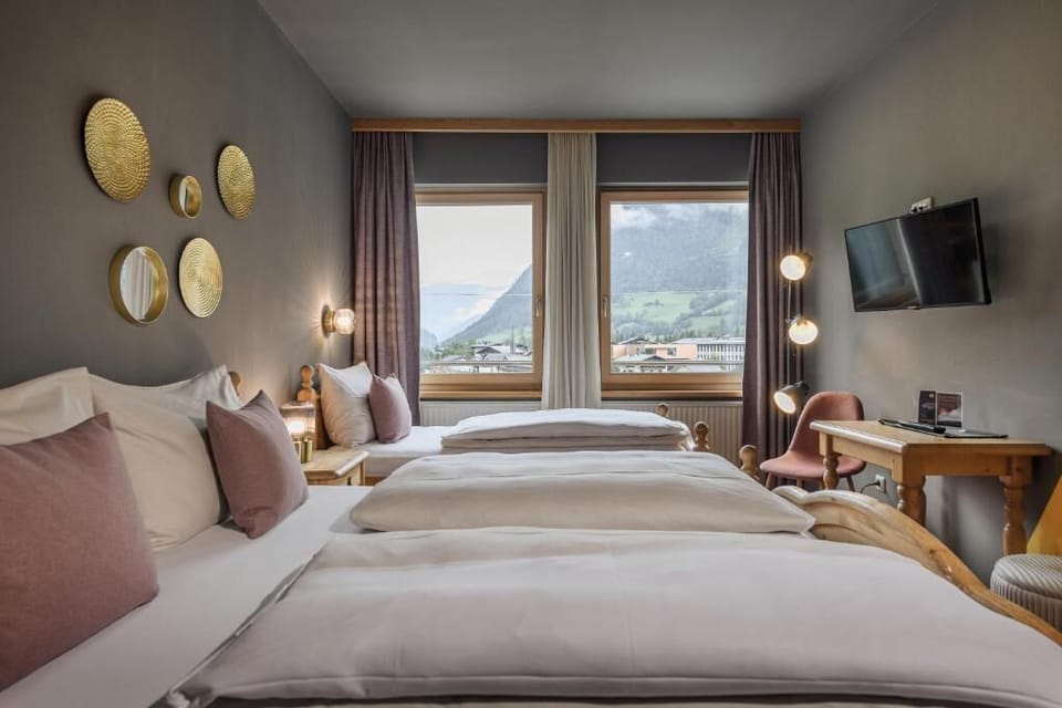 Triple Room | Hypo-allergenic bedding, down comforters, free WiFi