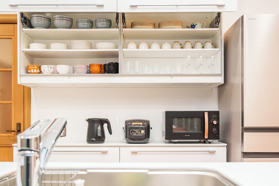 House, Mountain View | Private kitchen | Mini-fridge, microwave, rice cooker, cookware/dishes/utensils