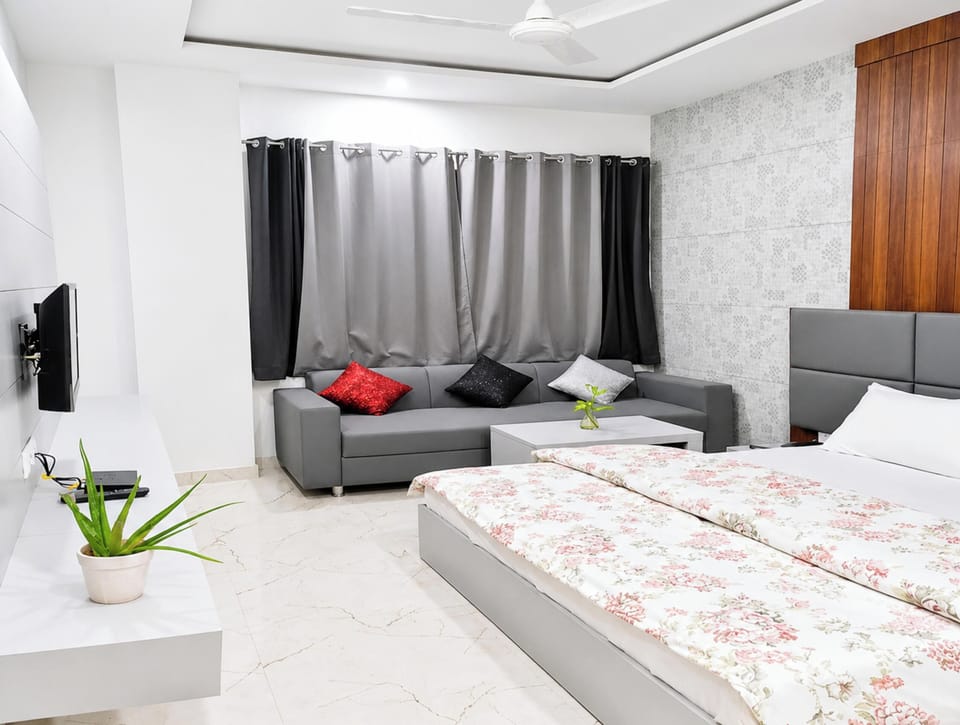 Superior Double Room, Air conditioning | Hypo-allergenic bedding, desk, soundproofing, free WiFi