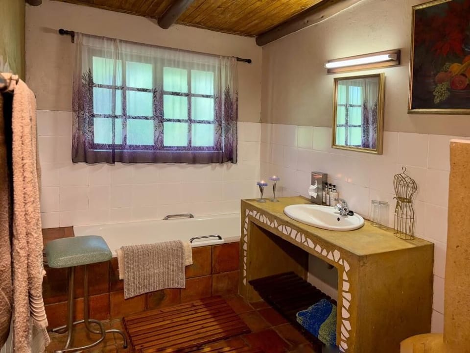 Comfort Triple Room | Bathroom | Hair dryer, towels, soap, shampoo