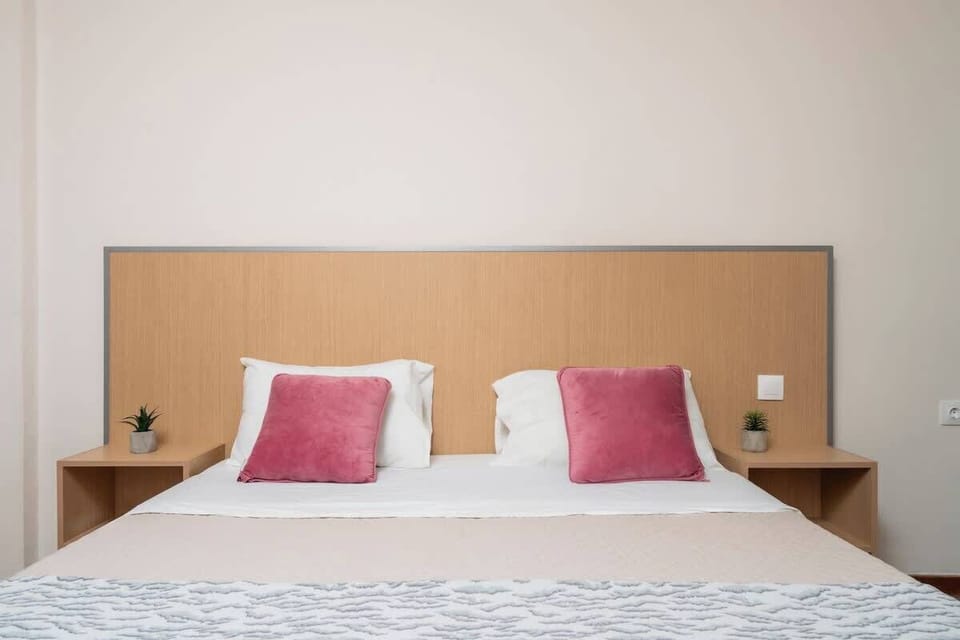 Minimal and welcoming bedroom with cozy details