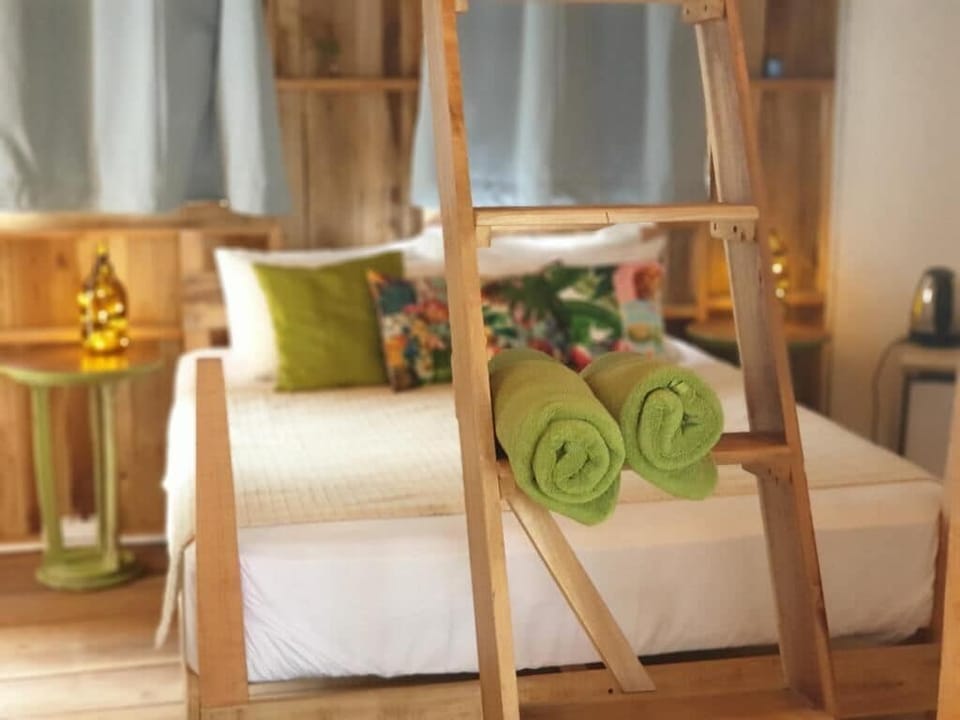 Classic Double Room, Garden View | Laptop workspace