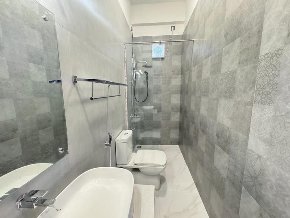 Deluxe Double Room, Balcony, Pool View | Bathroom | Free toiletries, hair dryer, towels, soap