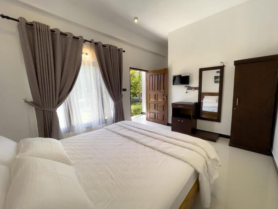 Deluxe Double Room, Balcony, Pool View | Laptop workspace, free WiFi