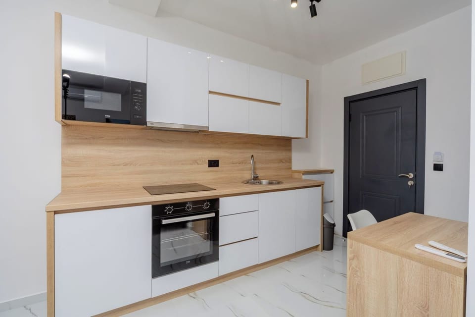 Family Apartment, Balcony, Bay View | Private kitchen