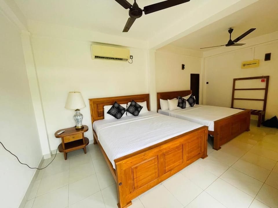 Deluxe Double Room, Garden View | Laptop workspace, free WiFi