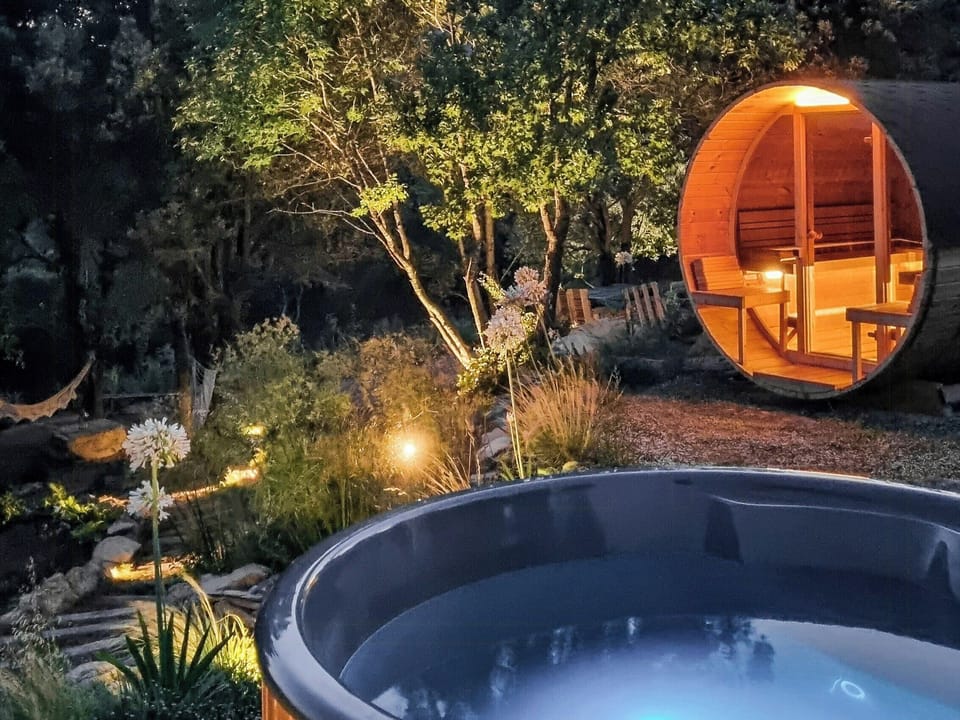 Outdoor spa tub