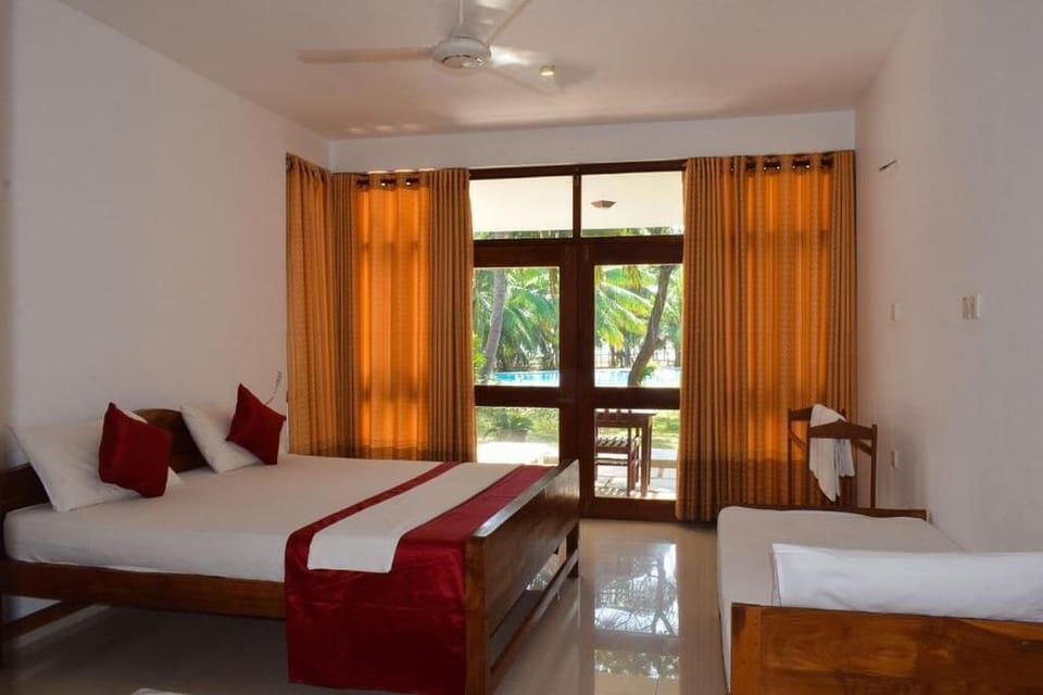 Deluxe Double Room, Balcony, Pool View | Laptop workspace