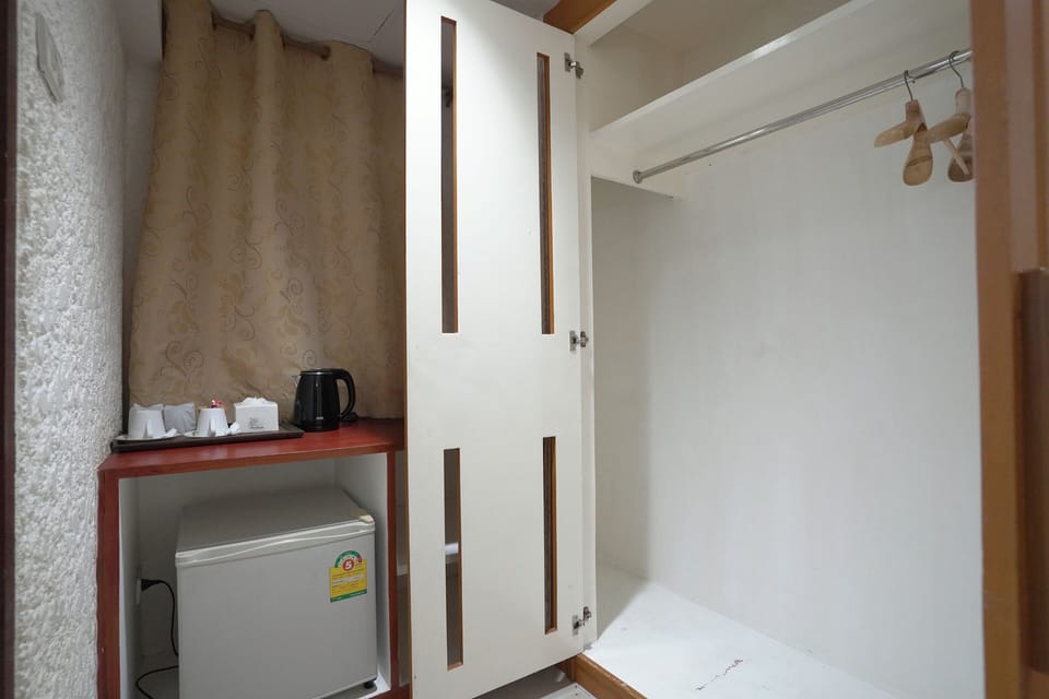 Standard Double Room | Free WiFi, bed sheets