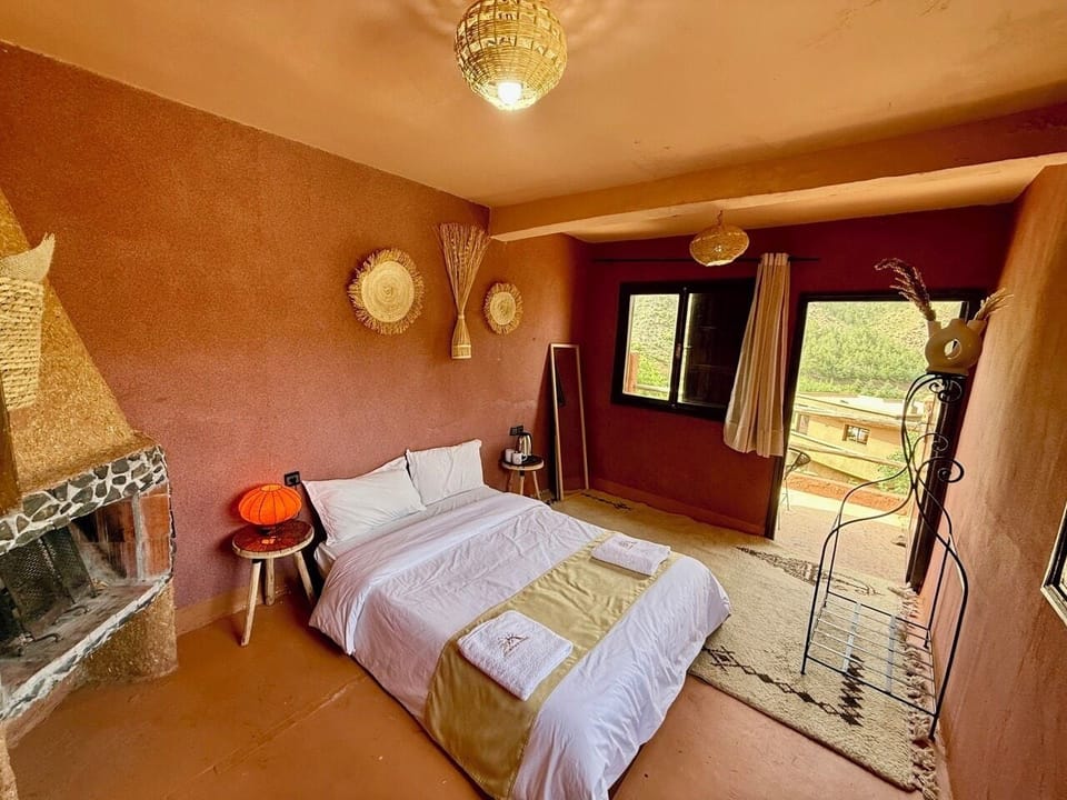 Standard Double Room, Mountain View | WiFi (free)