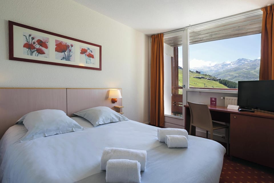 Individually furnished, desk, bed sheets