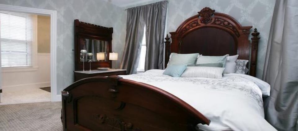 Luxury Room, 1 Queen Bed | Premium bedding, desk, iron/ironing board, free WiFi