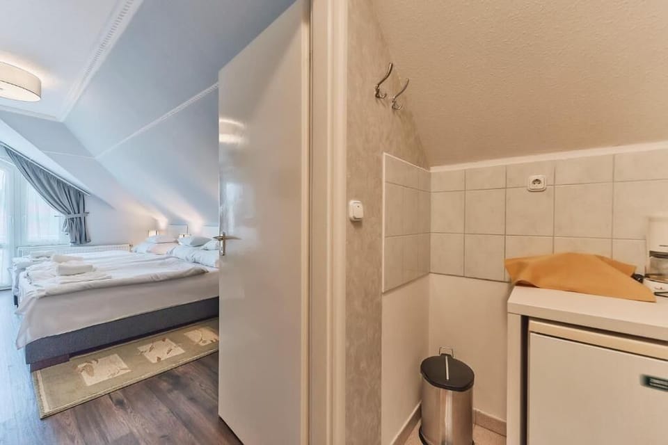 Standard Triple Room, Balcony | Interior