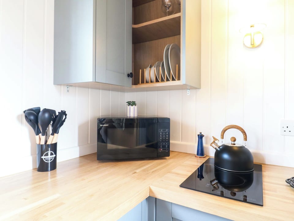 Cookware/dishes/utensils