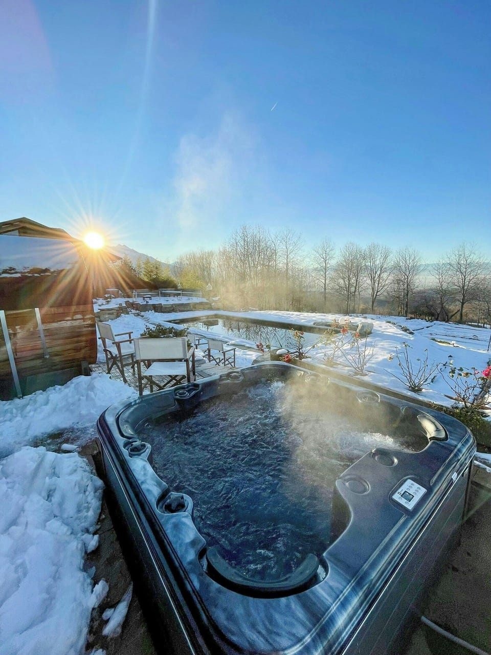 Outdoor spa tub