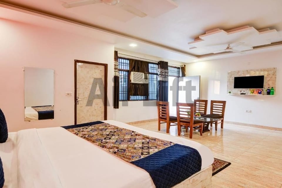 Family Room, Balcony, City View | Soundproofing, iron/ironing board, free WiFi