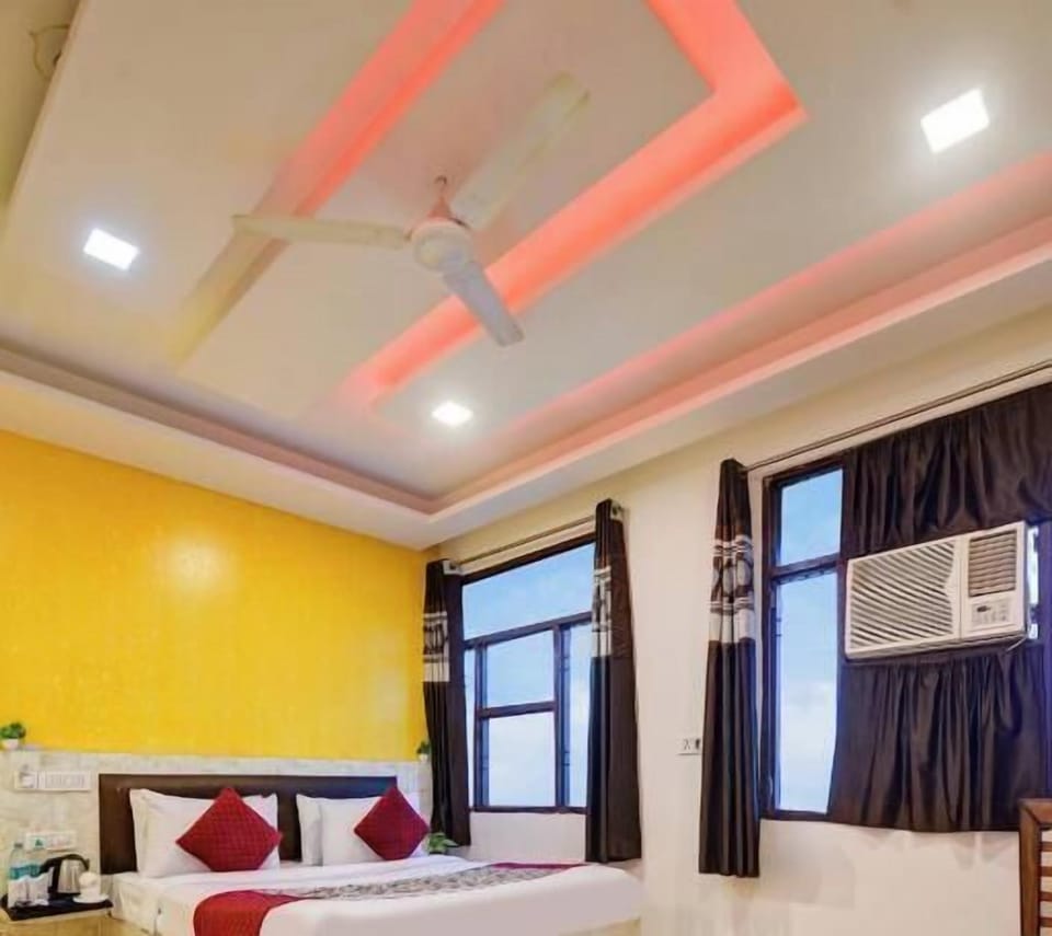 Deluxe Double Room, City View | Soundproofing, iron/ironing board, free WiFi