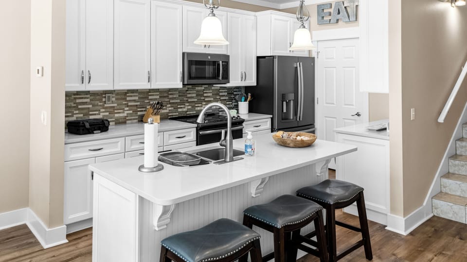 Kitchen and bar 