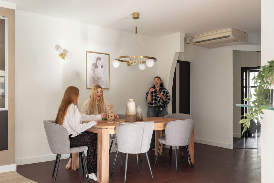 Family Apartment, Non Smoking, Private Bathroom | Dining