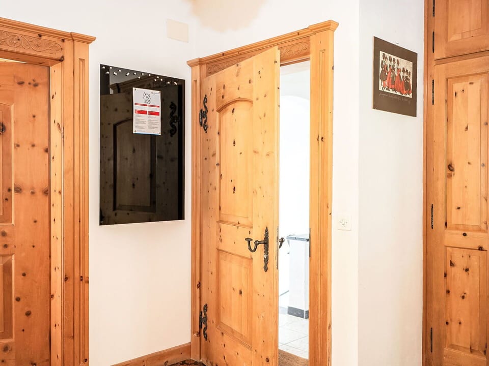 Wood, Door, Flooring, Hardwood, Wood Stain, Floor, Home Door, Plywood, Plank, Wood Flooring