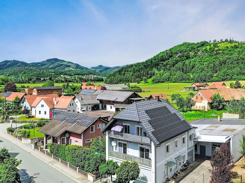 Green, Residential Area, House, Neighbourhood, Landscape, Town, Suburb, Bird'S-Eye View, Roof, Rural Area