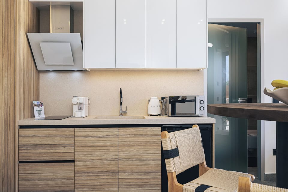 Comfort Double Room, Beach View | Private kitchen | Microwave, oven, stovetop, cookware/dishes/utensils