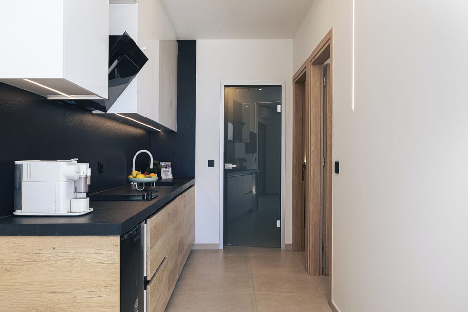 Superior Suite | Private kitchen | Microwave, oven, stovetop, cookware/dishes/utensils
