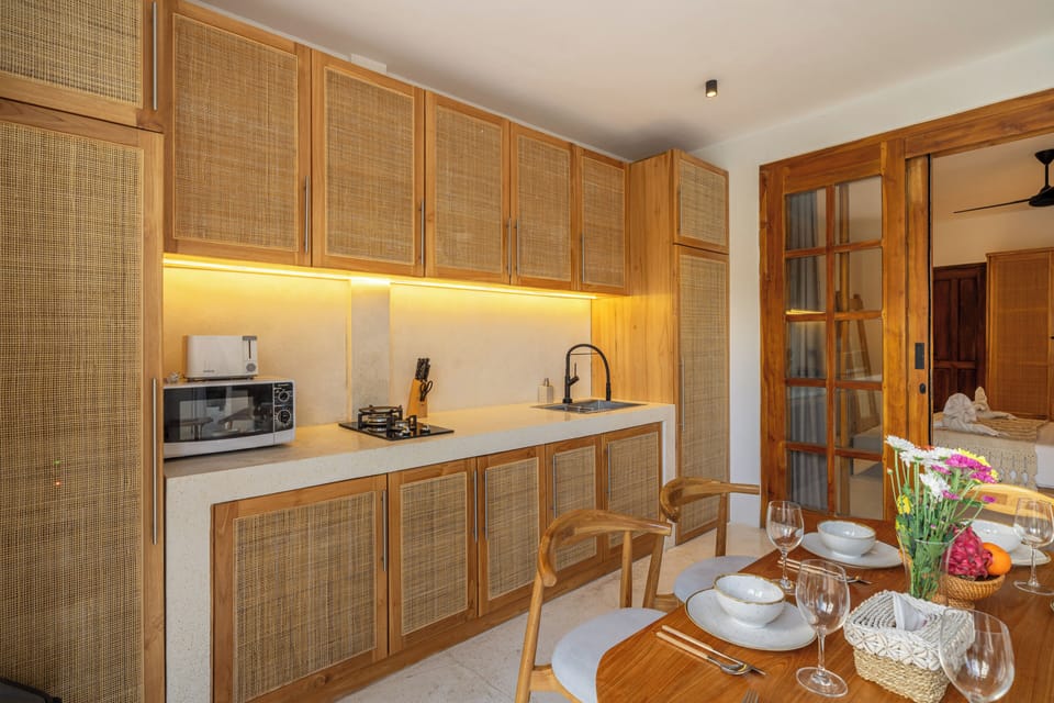 Panoramic Villa, Pool View | Dining