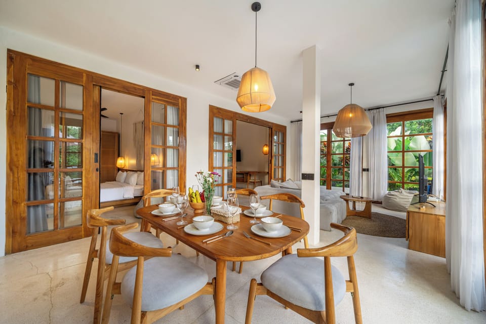 Panoramic Villa, Pool View | Dining