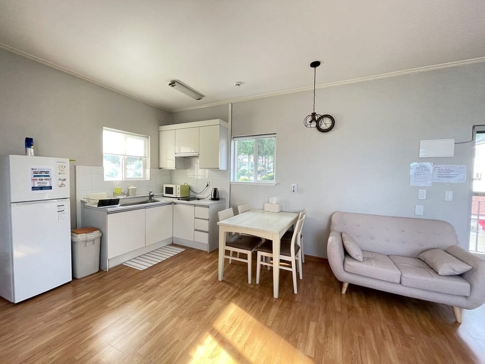202 | In-room dining