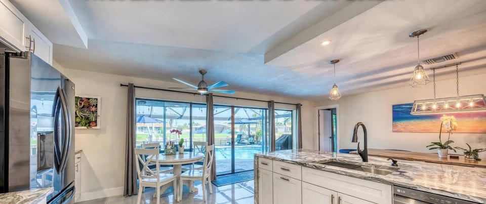 House, 4 Bedrooms | Private kitchen | Coffee/tea maker, fridge, oven