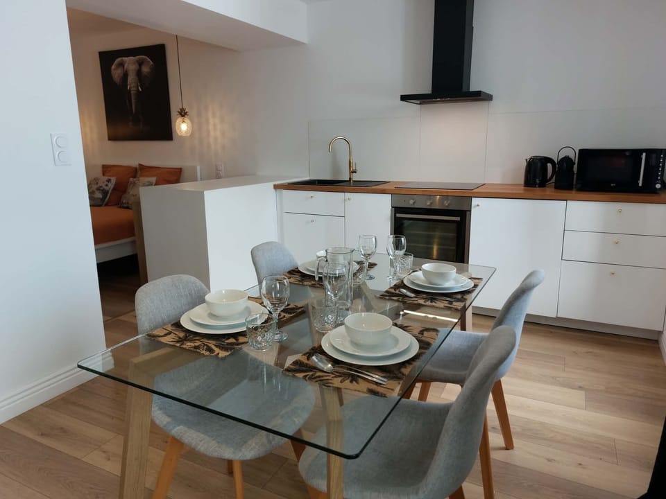 Comfort Apartment | Dining room