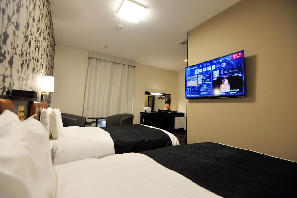Top Floor Non-Smoking Twin Room | Desk, iron/ironing board, free WiFi, bed sheets