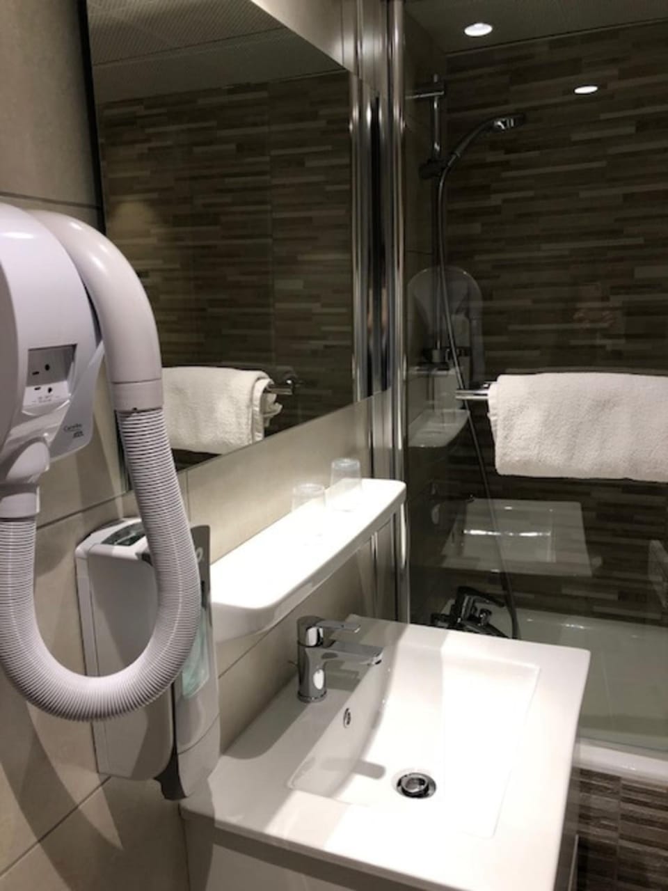 Free toiletries, bidet, towels