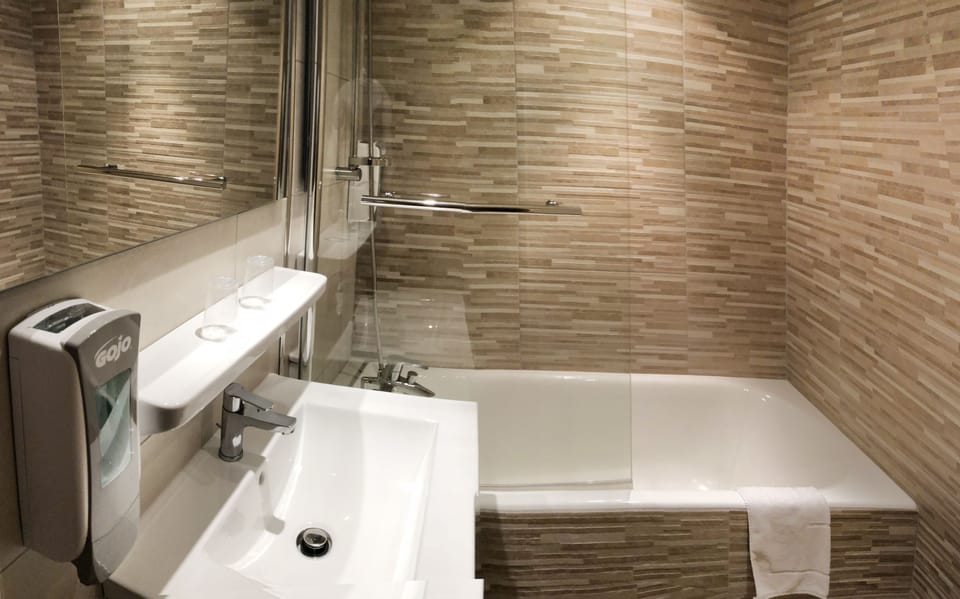 Free toiletries, bidet, towels