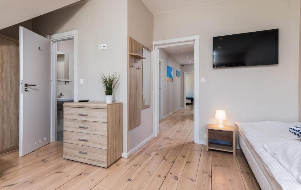 Quadruple Room | Iron/ironing board (on request), WiFi (free)