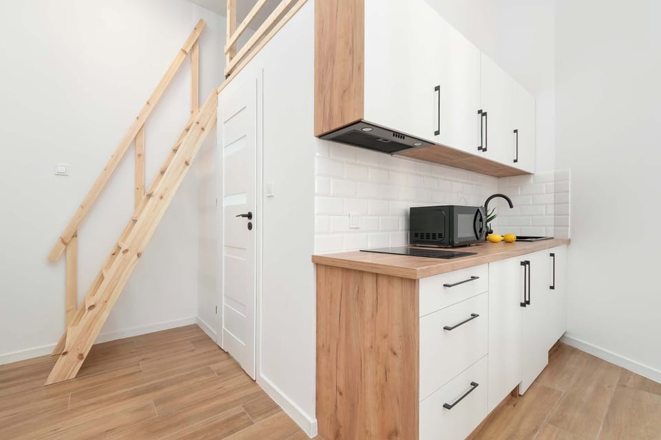 The kitchenette has everything you need to cook a delicious meal.