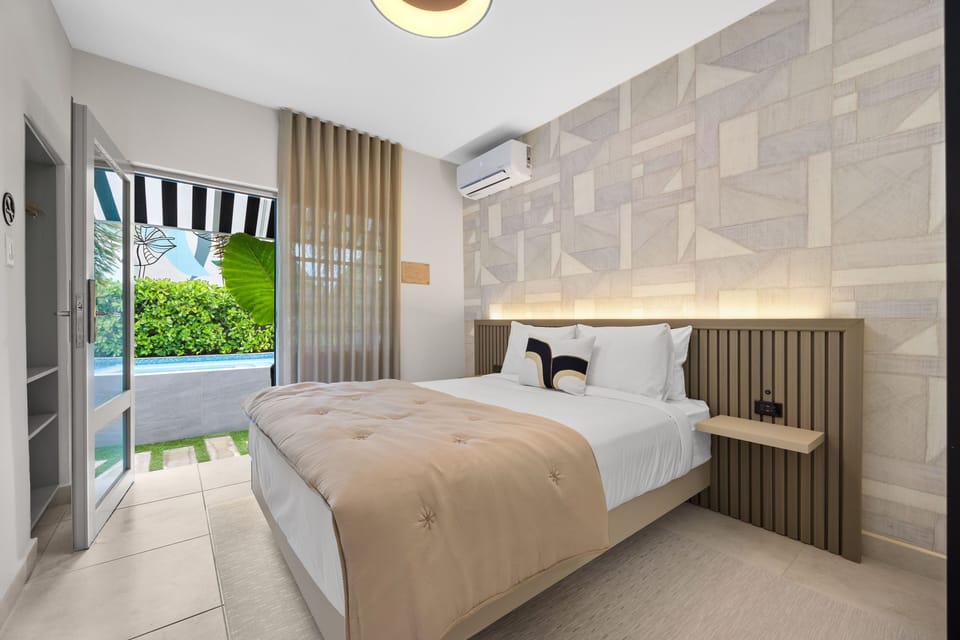 Deluxe Room | Premium bedding, blackout drapes, free WiFi, bed sheets