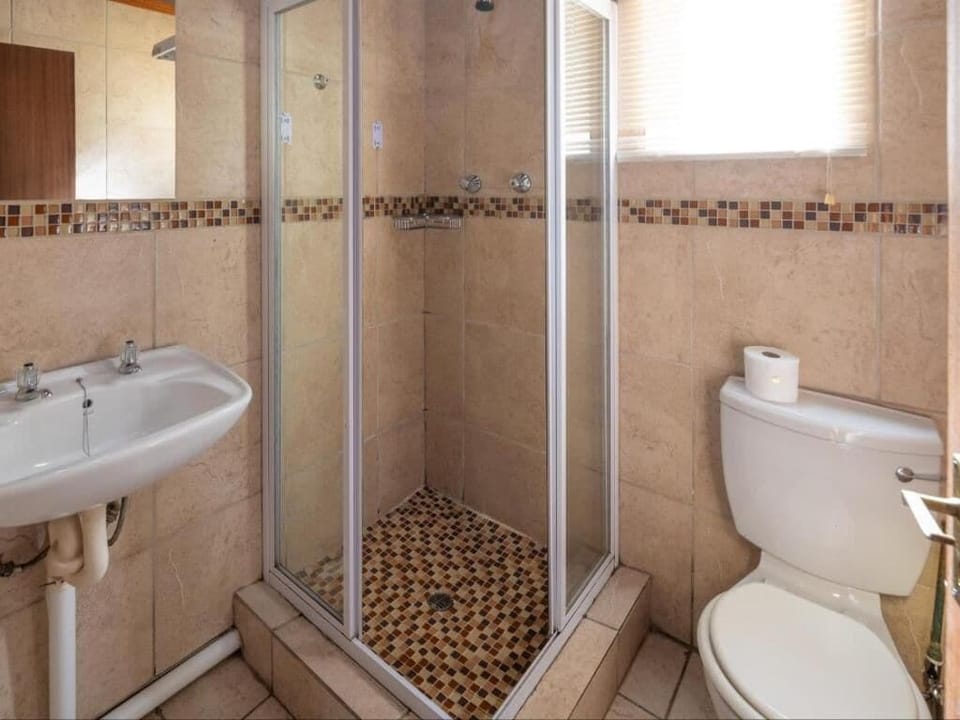 Comfort Double Room, Garden View | Bathroom | Free toiletries, towels, soap, shampoo