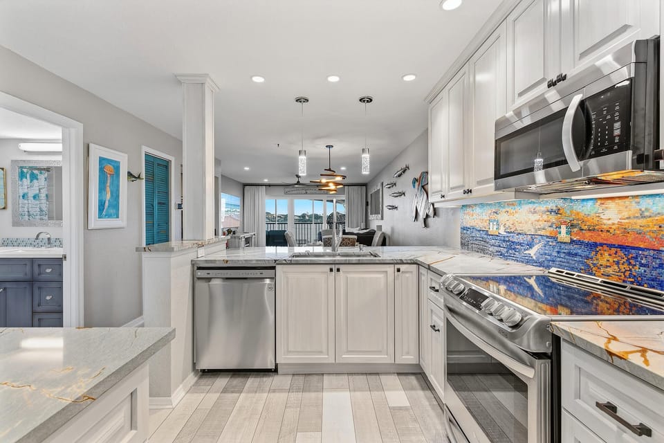 Condo, Multiple Beds (Bouchelle Island 202) | Private kitchen