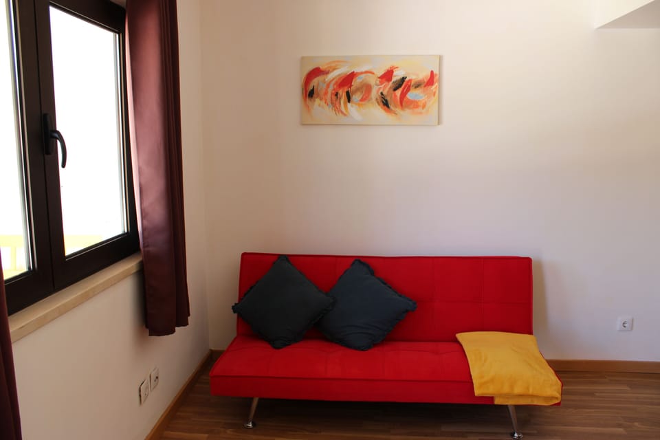 Comfort Double Room, Pool View | Living area