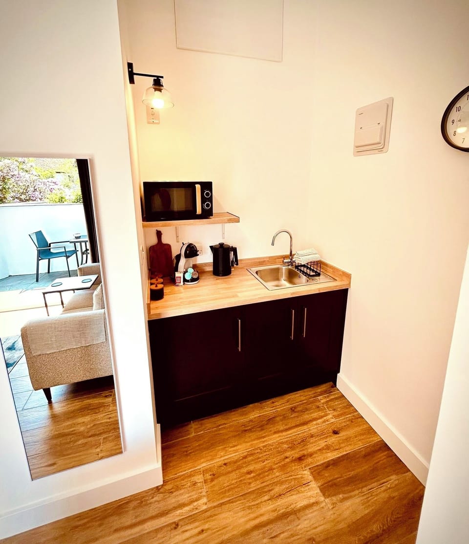 Suite (Hideaway Suite) | Private kitchen | Fridge, coffee/tea maker, cookware/dishes/utensils
