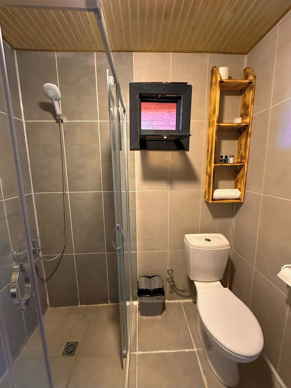 Room | Bathroom | Towels, soap, toilet paper