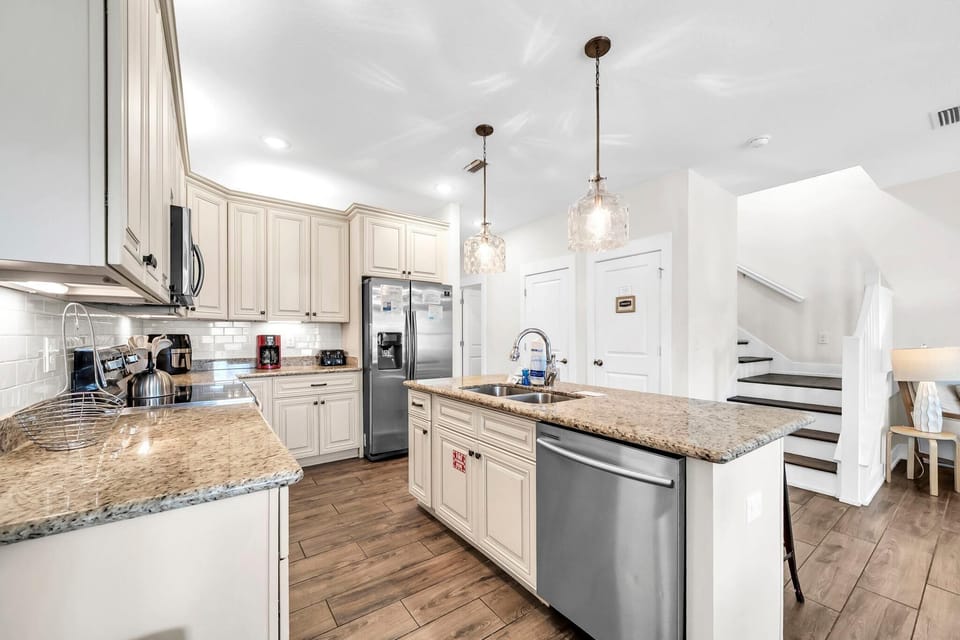 House, Multiple Beds (Sunshine & Sea Breezes) | Private kitchen