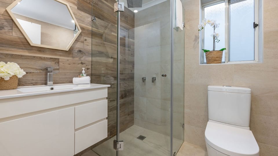 Bathroom D/Stairs